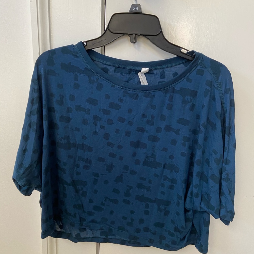 Lululemon crop tee
